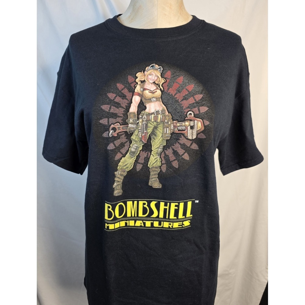 Bombshell Miniatures Maelee The Mechanic Adventure Battle Game Shirt Size M